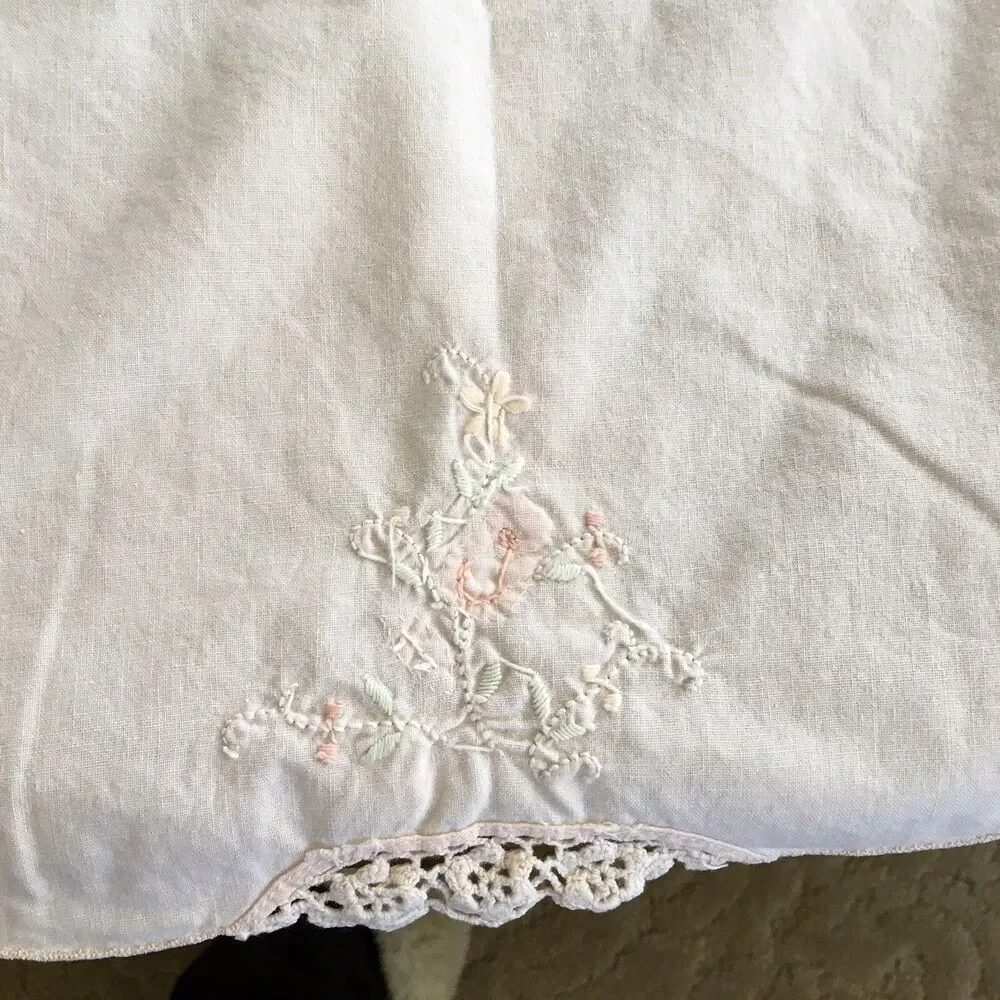 lot of 2 round Vintage table clothes- 31” diameter embroidery